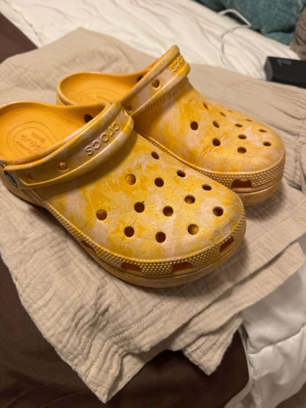 CROCS Tie-Dye Yellow & White Classic Clog